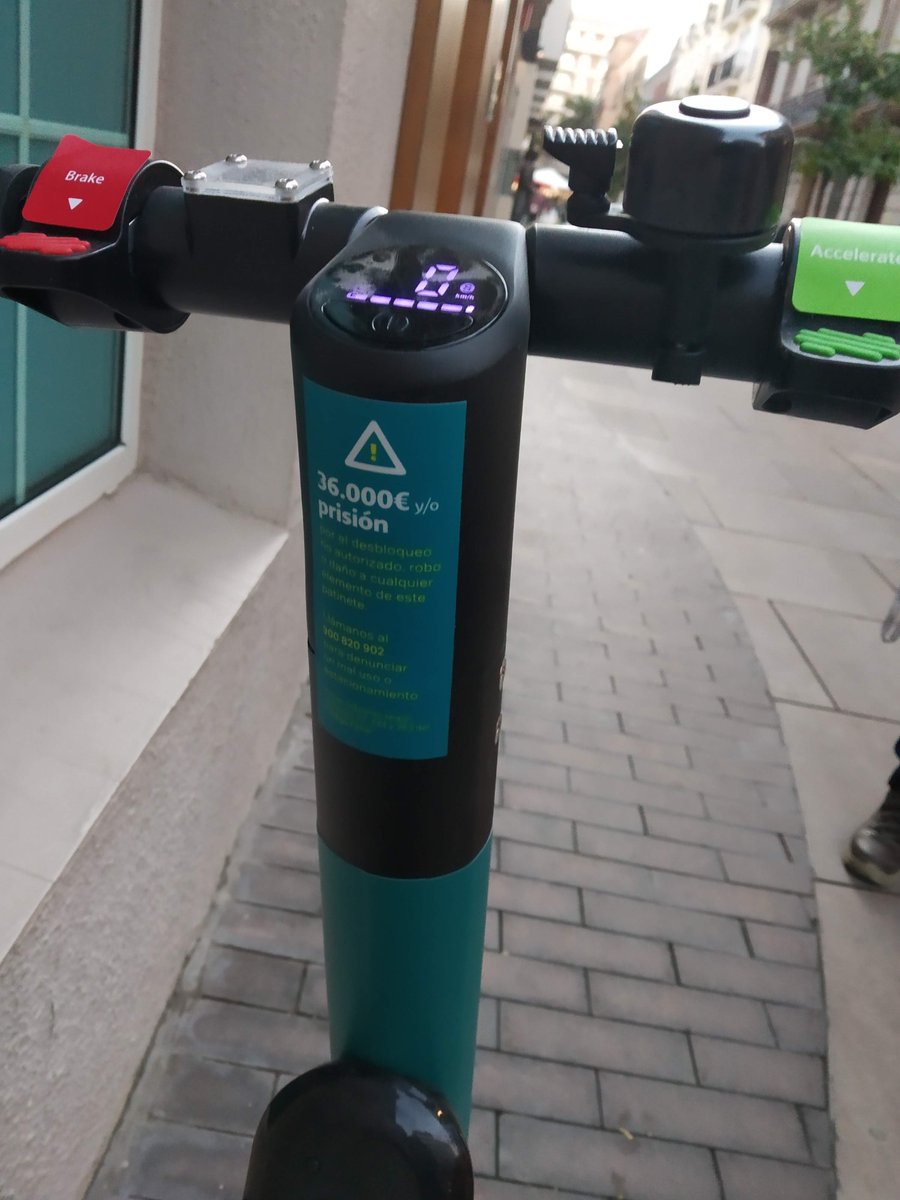 vecinosmalaga's tweet photo. 🛴🛴Escultura de Jaume Plensa by @Wind_mobility
Plz Félix Sáenz
#movewithwind #savetheenvironment #feelingimportant #ridewind #patinetegate #FriendlyAdvice https://t.co/EwnehHstOq