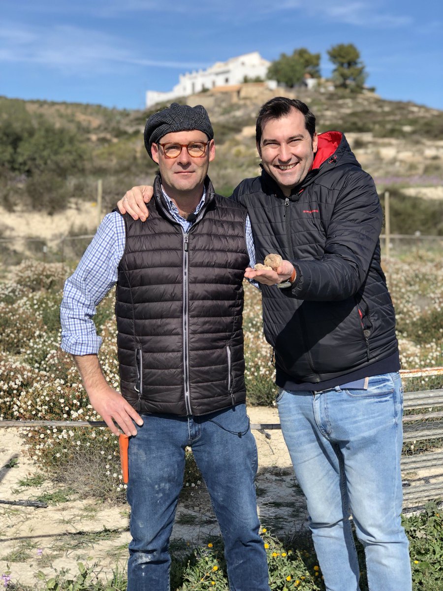 dlcocinero's tweet photo. Sigo adentrándome de lleno en el maravilloso mundo de la turmicultura. Hoy grabación con @elhuertanico en @fincatorrecillasecoretreat de @paisajistapacodelara para el programa de TV “Saborea la huerta”
#turmicultura #turmas #terfeziaclaveryi #patatademonte #productolocal https://t.co/b3oBJlL7su