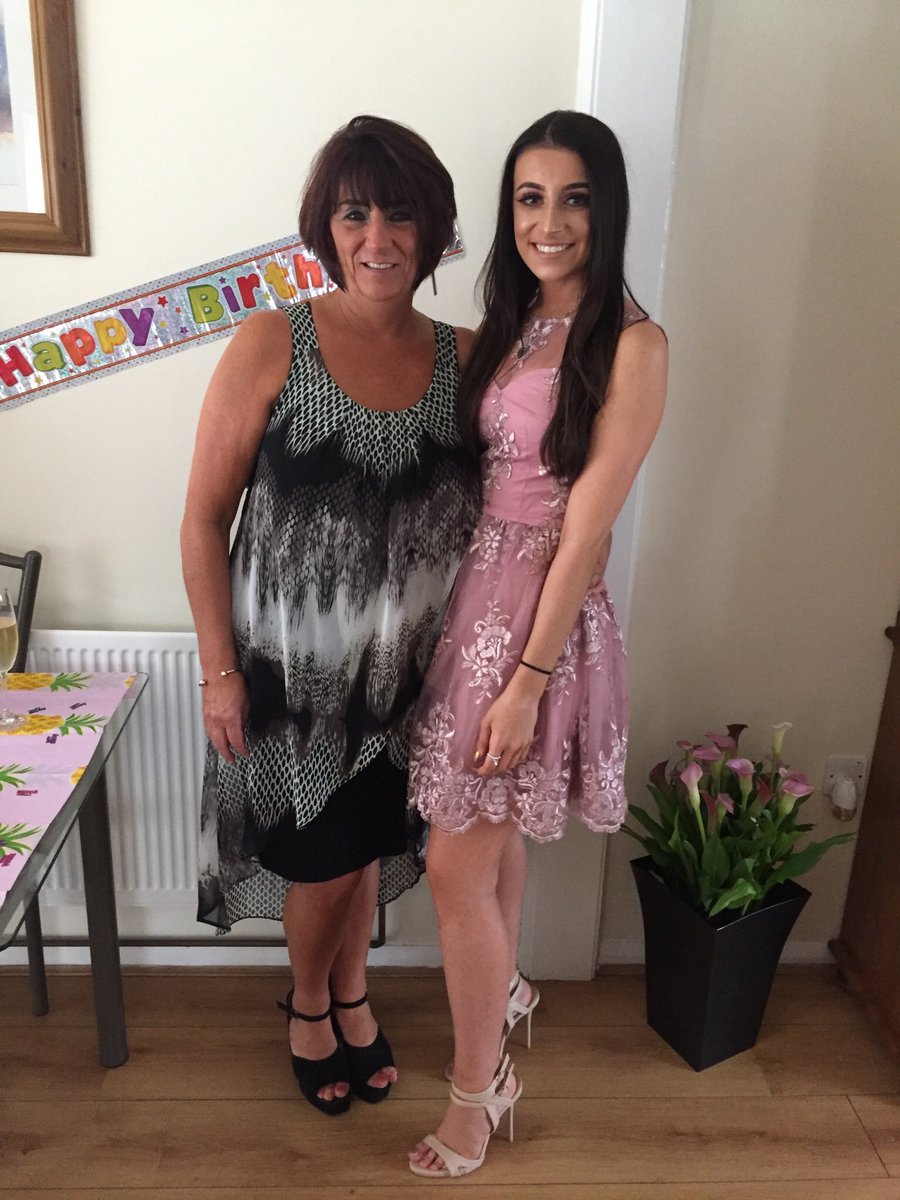 sophieejayne6's tweet image. My mum because she’s my best friend and my rock and has always believed in me! ❤️ #EEBAFTAs⁠ ⁠ #SavoyStyle