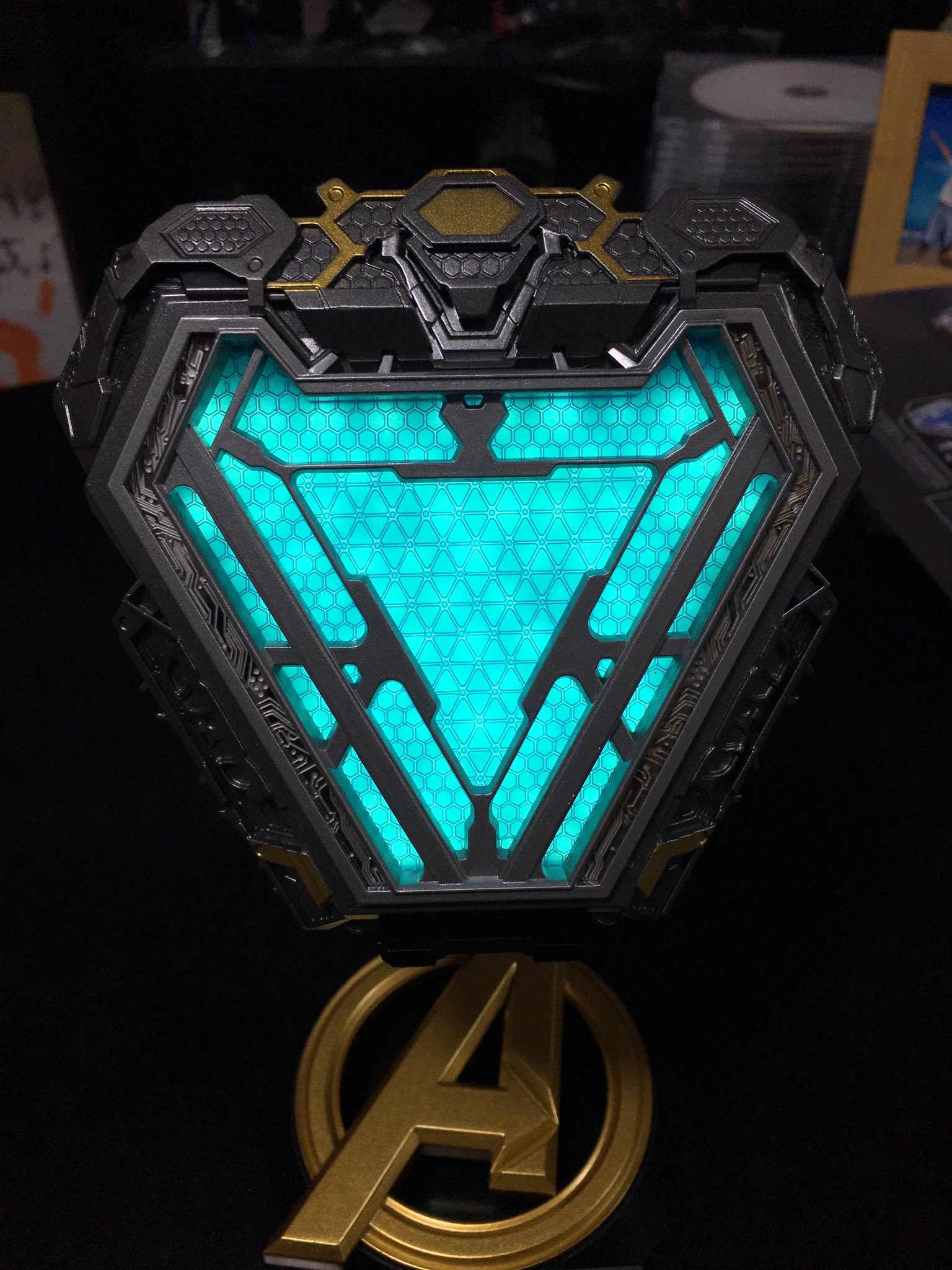 てつや 待ちに待ったマーク50のアークリアクターが届いた 美しい アベンジャーズ アイアンマン T Co Nvzrzvyvf5 Twitter