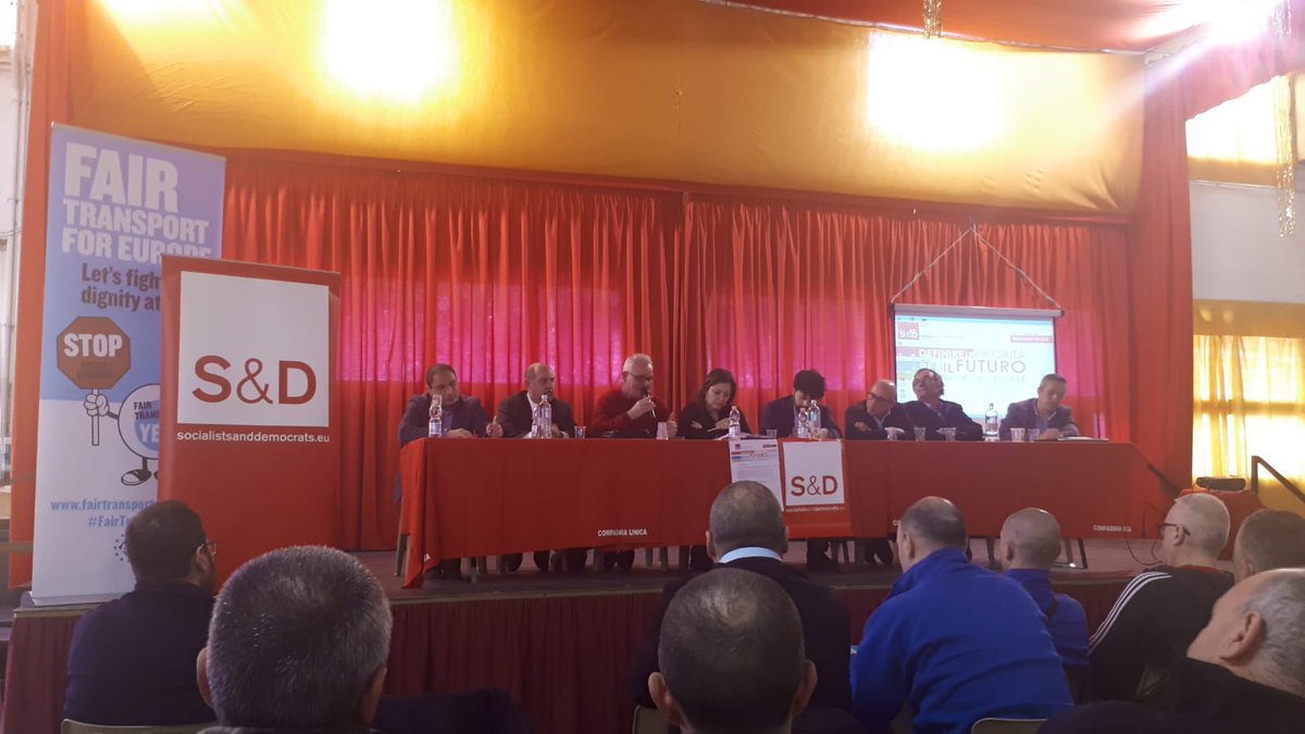 FiltCgil's tweet photo. Anche la #Filt nazionale con #Filt @Cgil_Liguria oggi nella storica Sala Chiamata del Porto di Genova per parlare di futuro del lavoro portuale, alleanze strategiche nello shipping, automazione e nuove tecnologie @ETFDockers @TheProgressives #fairtransporteurope #futureofdockwork https://t.co/L3rqysLLmk