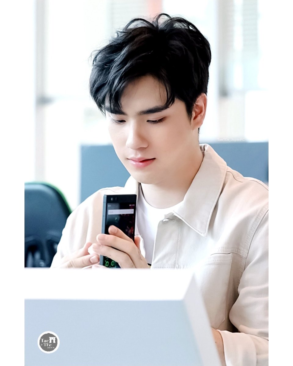 TaeTEe_JapanFC's tweet photo. #ZeedSimSBFIVE & #AisDigitalIntelligentNation2019 ~ 1/2/19 💚💚💚💚💚 with #SBFIVE (📸5) 💛 @Tee_jaruji #อะไรอะไรก็ตี๋ #เต้ตี๋ #TEeThanapon #TaeTEe #TaeTEeJPFC #HighFive https://t.co/CWPXMxDdIz