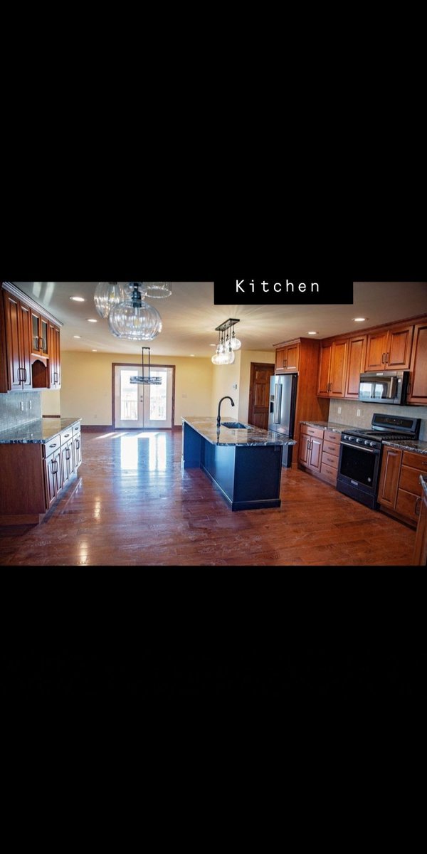 CreationCabs's tweet photo. Newly finished home! The owners decided to pair beautiful custom cabinets with our partner company, Victory Closets, for cost-friendly shelving units. https://t.co/p31gUJP0ko