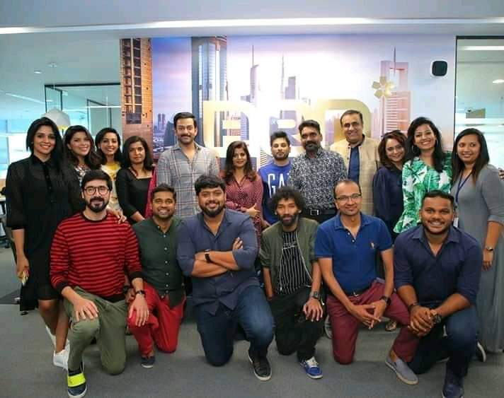 RobinBe47515103's tweet photo. #Prithviraj #SupriyaMenon  #VivekKrishnani (Sony Pictures India ) #JenuseMohamed @ #Hit96.7FM @PrithviOfficial  @PrithvirajProd @SonyPictures https://t.co/6FJBiiaZXG