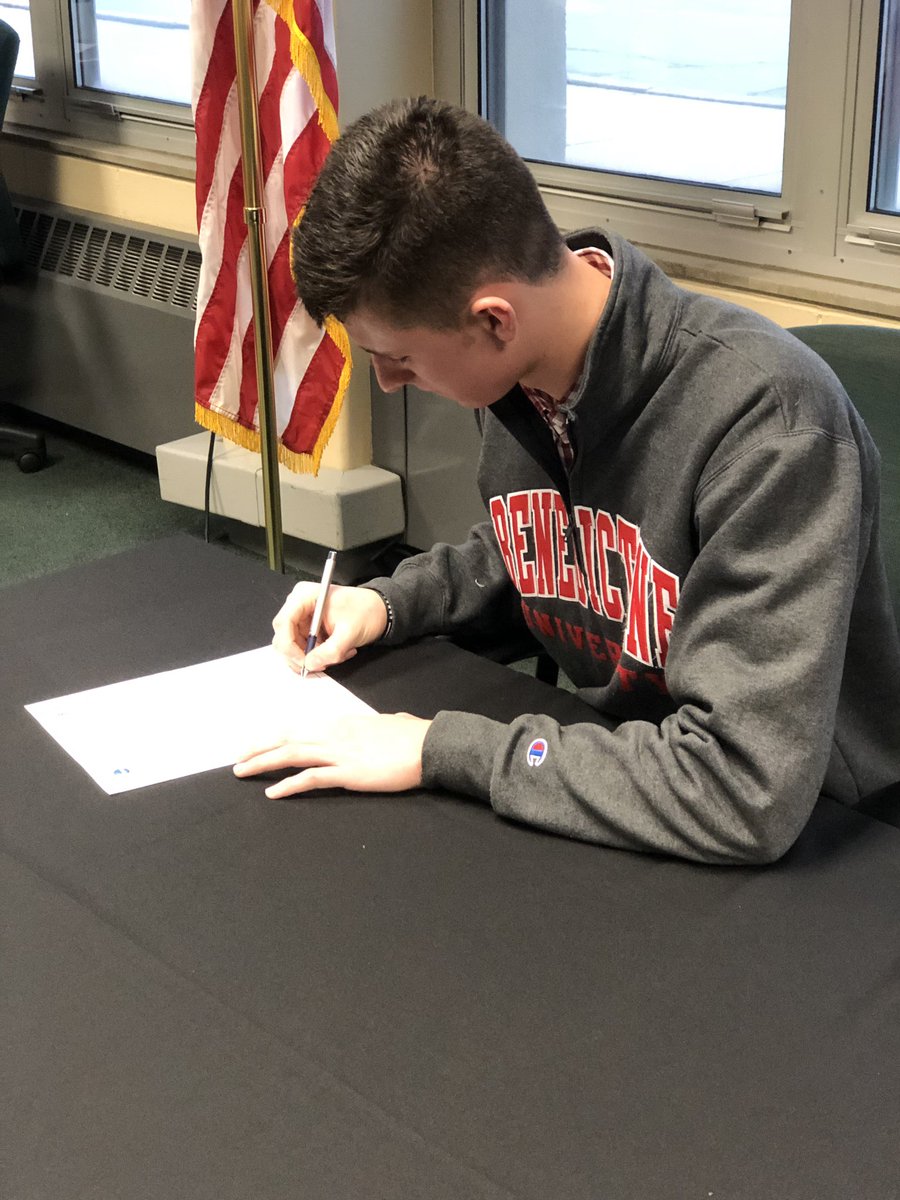 mcormack015's tweet photo. Officially an Eagle 🦅✅#NationalSigningDay2019 https://t.co/qG1zwMkvR9