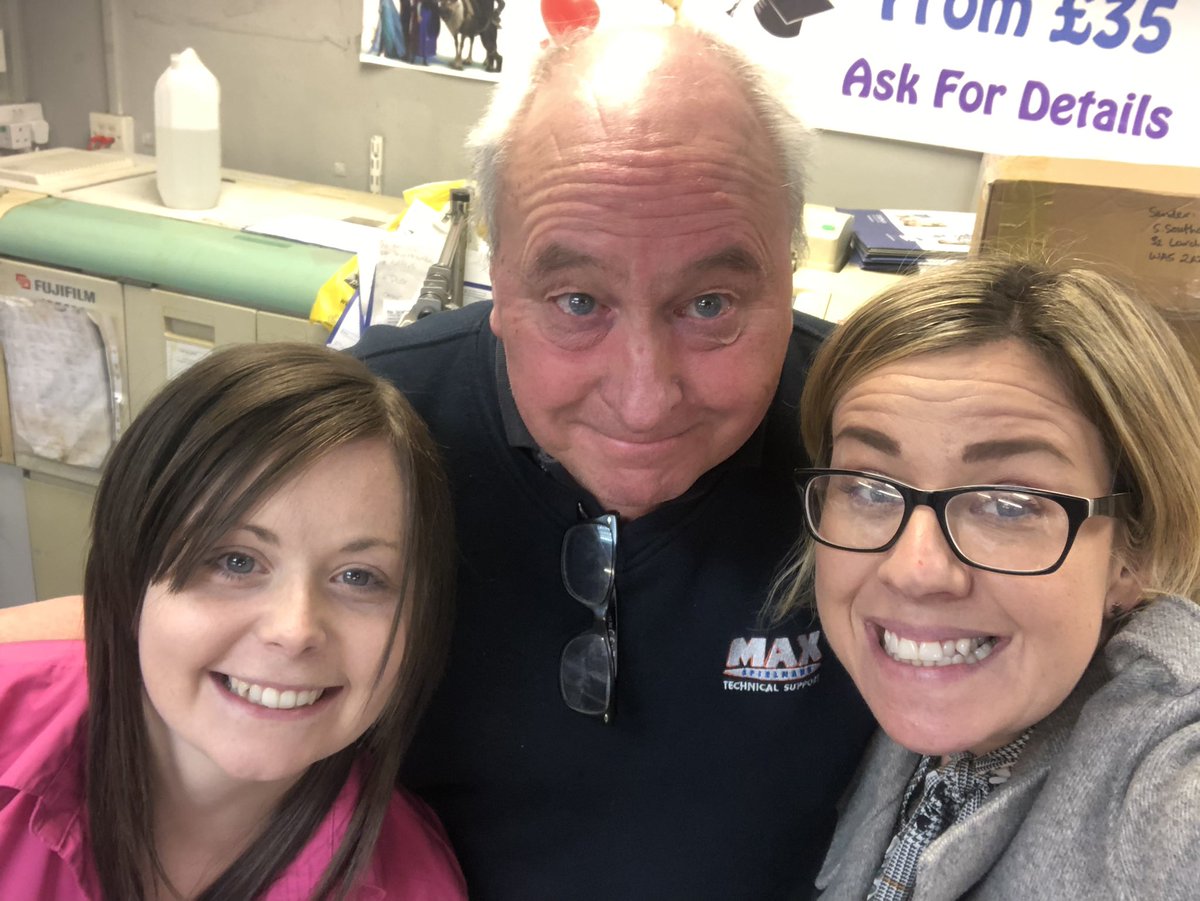 fellows555's tweet image. Alway time for a selfie with Bob! @MaxTechTeam1 @RachaelM25 @SueBurden4 @EJC921 @AdeleGu43381849 @Stephen82939479