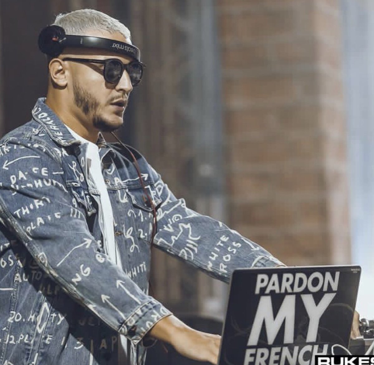 SkincoverParis's tweet photo. The Best Dj's in the world customize their #MacBook with #SkincoverParis #TakiTaki 
Here: @djsnake 
#MadeInFrance #StickersMacbook #Skincover #SkinMacbook @NeilSkincover #PardonMyFrench https://t.co/uRIC5Jh3Po