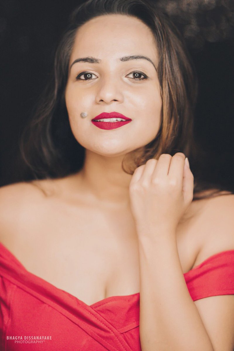 sanaleekaushaly's tweet photo. When people provoke you, Don’t react 🎈 #lightgames #portrait #portraitphotography #2k19 https://t.co/CMalQFCf6n