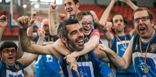 ODF_org's tweet photo. Una joven sevillana pide visionar la película Campeones en todos los colegios: https://t.co/4FjeuUo6Cv https://t.co/O9U0RAAyTy