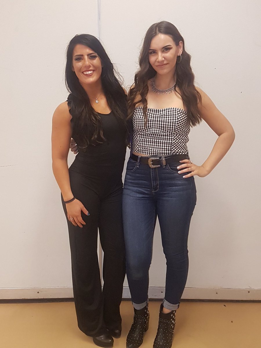 InterviewQueen_'s tweet image. Hanging out with Tessa B. She's way nicer then Scarlett!