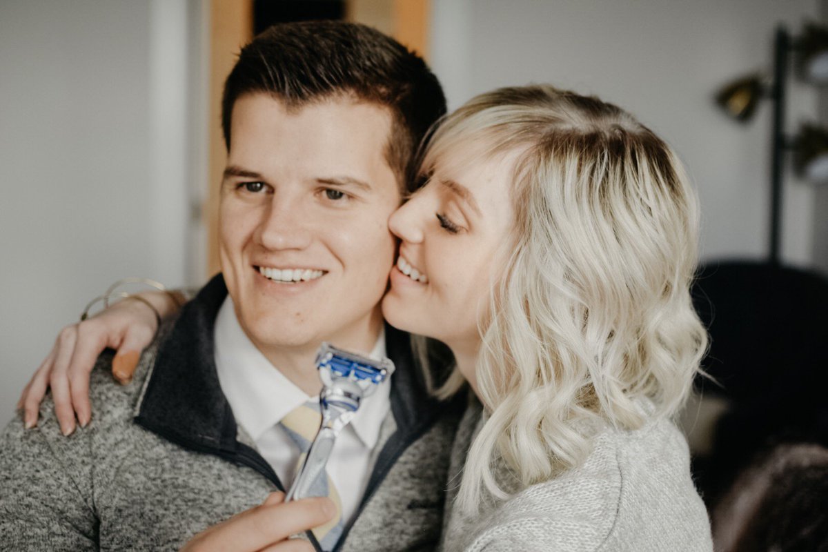 JamieEricksen's tweet photo. #ad Can't stop kissing these soft cheeks thanks to @Gillette This razor is specifically designed to protect the skin thanks to its SkinGuard placed between the blades leaving smooth skin ready for all the smooches! Get your #SkinGuard today @Walmart.com https://t.co/4S0Z1Ko1Wi https://t.co/gkLpWmDXJY