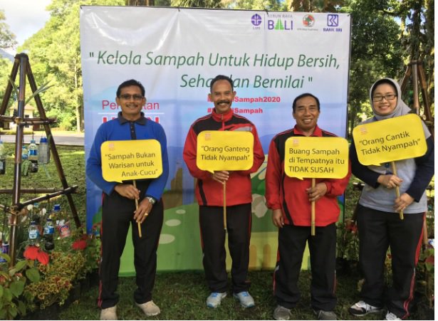 science_BRIN's tweet photo. #SahabatLIPI, dlm momentum #HariPeduliSampahNasional Kebun Raya Bali memberi kesempatan kepada seluruh pengunjung utk menukarkan sampah plastik di aera Kebun Raya Bali dengan hadiah menarik pada hari Sabtu dan Minggu (23-24/2) mendatang https://t.co/rz2hRXLuQ1 https://t.co/uVdCvHOIRo