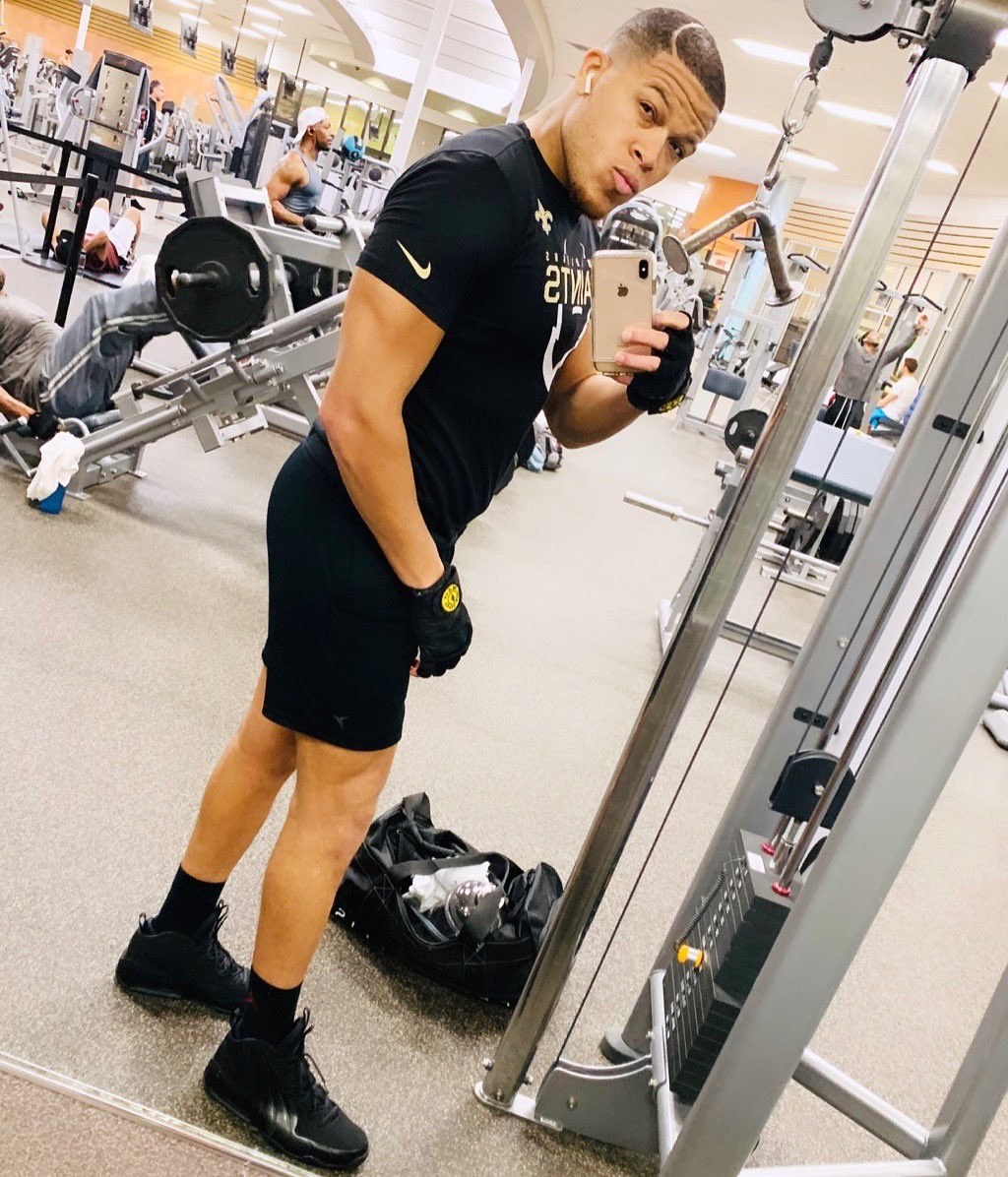 yellowboyRedd's tweet image. Meanwhile, I&apos;m still in the GYM! 😜 #LabSession #FitFurnace #FitGang 💪🏽💦 #Sweat #BlackAndGold
