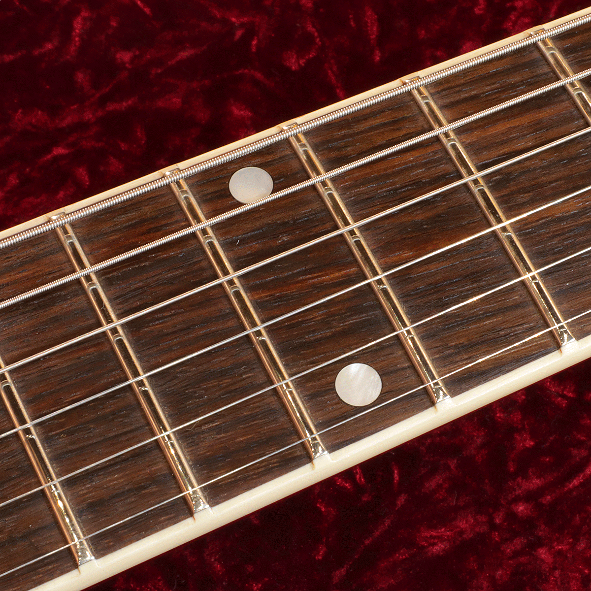GCLUB_TOKYO's tweet photo. ES-339と同サイズのボディを持つCS-336
外見は似ていますがこちらは単板くりぬきによるホロウボディとなるためセミソリッドに分類されます。
良杢個体!
3F箱モノフロアにて販売中!
https://t.co/y15C2Of4dR
#gibson #cs336 #cherry https://t.co/TYi3mgXNvf