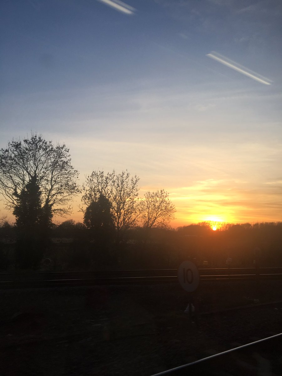 lorribrks's tweet image. Sunset en route home after another #digitalmaternity meeting. #digitalmaturityassessment driving the agenda,  lots of great ideas buzzing round. #empowertheworkforce #nhs #nhsdigital 
#digitaltransformation #digitalmidwife #maternitytransformation #bestjobintheworld