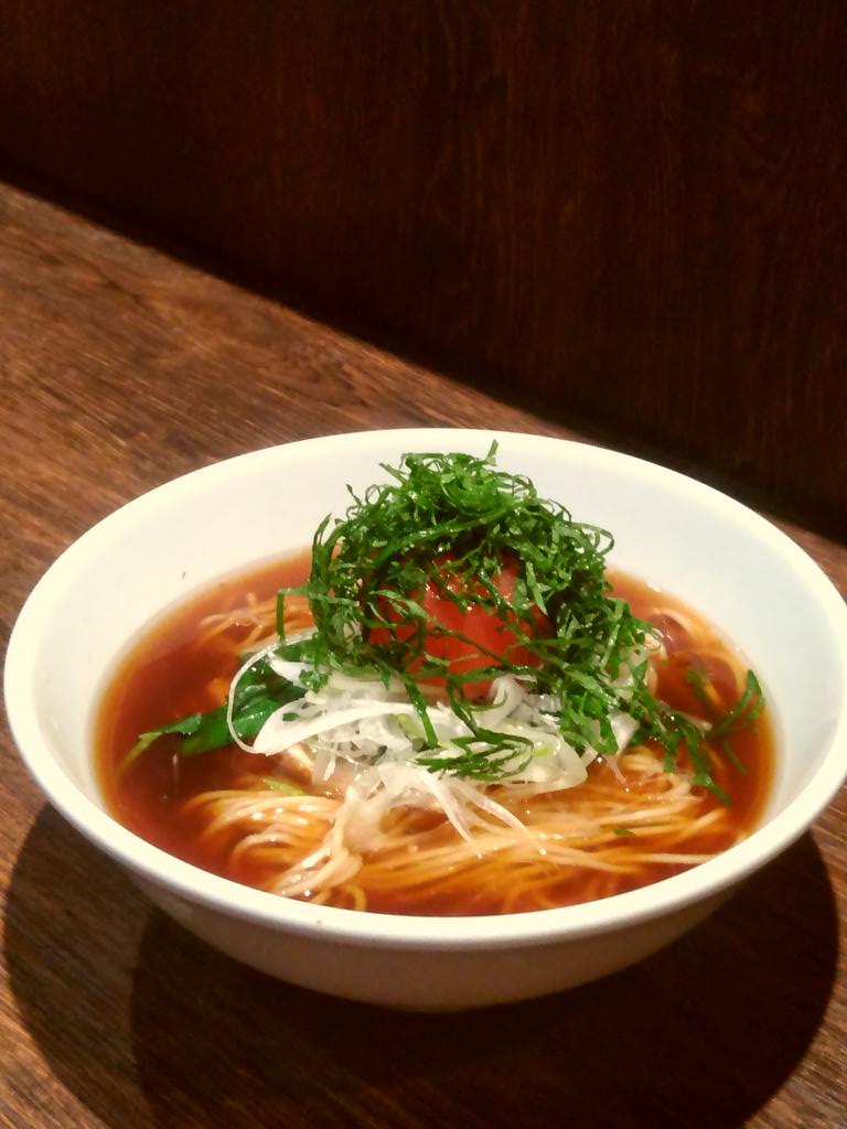 自家製麺コトホギ 皆様 おはようございます 本日より気まぐれラーメンで 大判チャーシューをどーんとトッピング した スペシャルチャーシュー麺 をお出しします 丸ごとトマトの醤油ラーメン 春キャベツをトッピングした辛いラーメン と合わせて