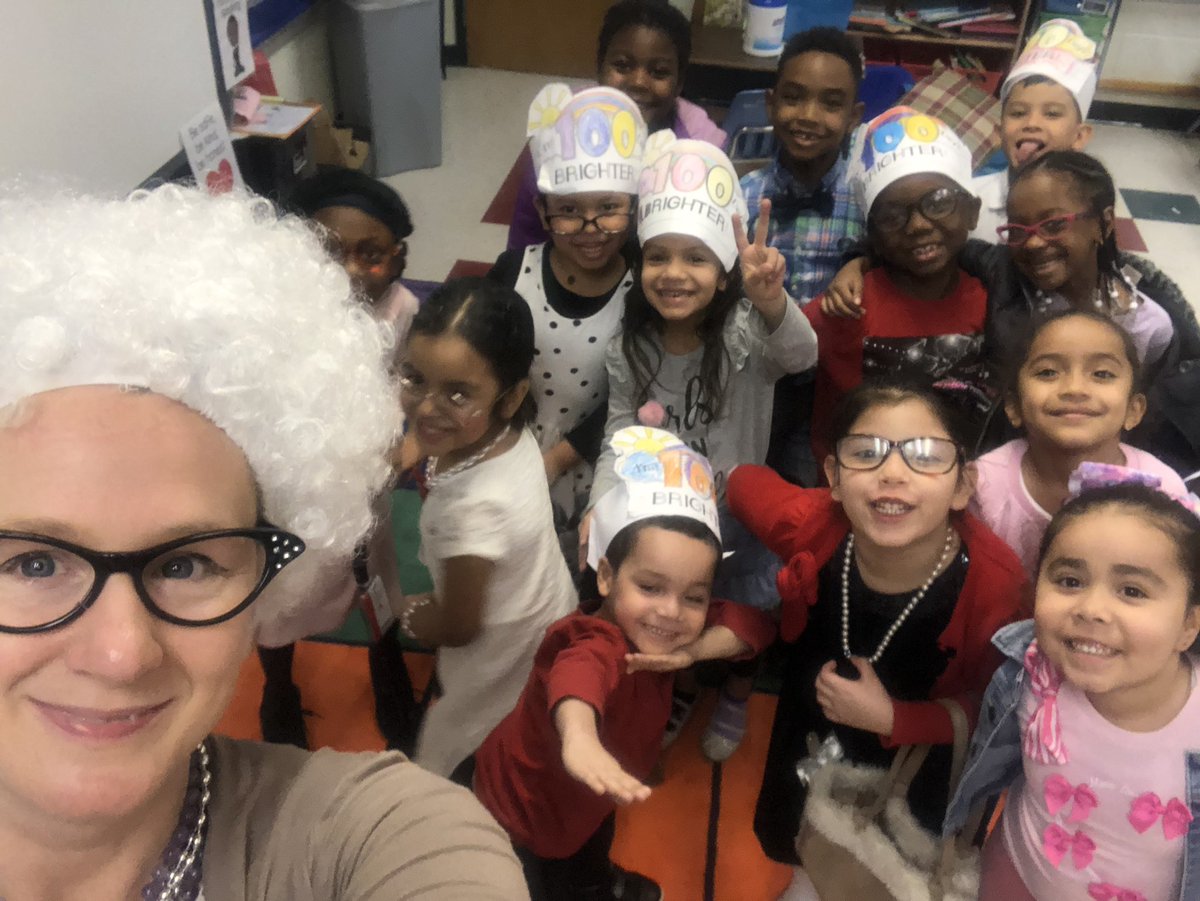 SummerC954's tweet photo. We had an amazing 100th day of kindergarten! #100yearsold #werunasone #WeAreFamily https://t.co/Czufja0sbb