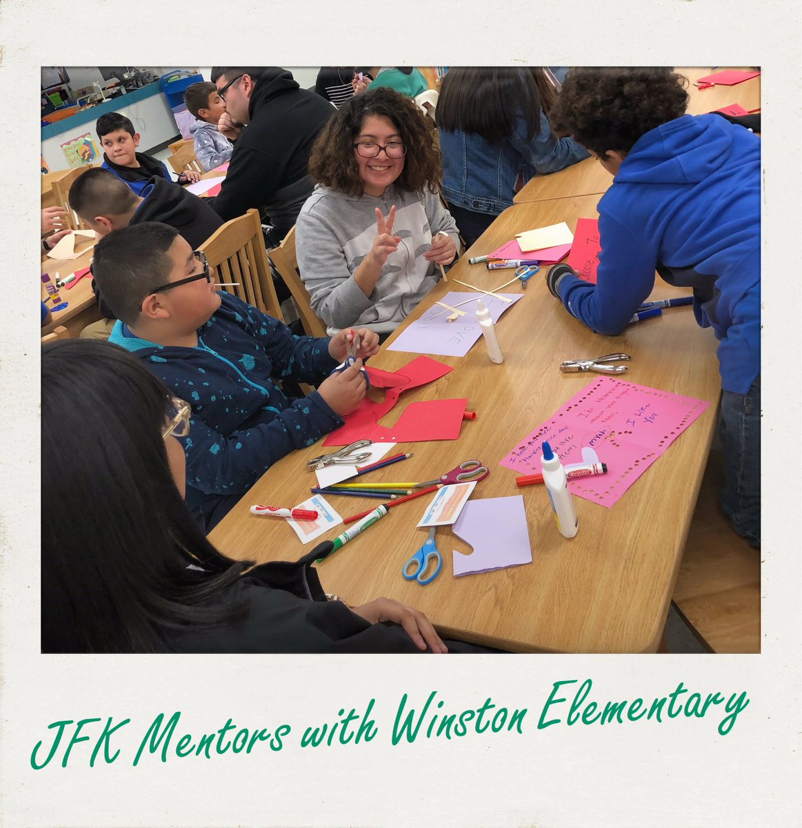 Winston_ISE's tweet image. Our scholars had a great day with their mentors from @JFKennedyHighS! They worked together to spread Random Acts of Kindness! #WinstonWins #MentorPrograms #RandomActsofKindnessWeek #Partnerships @EISDofSA @DrH_OnTheEdge
