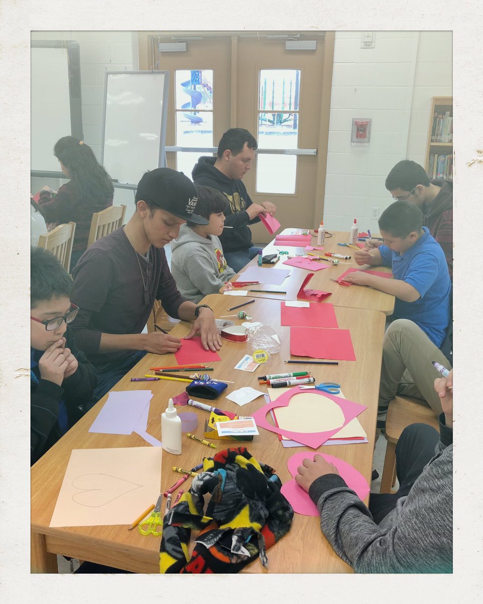 Winston_ISE's tweet image. Our scholars had a great day with their mentors from @JFKennedyHighS! They worked together to spread Random Acts of Kindness! #WinstonWins #MentorPrograms #RandomActsofKindnessWeek #Partnerships @EISDofSA @DrH_OnTheEdge
