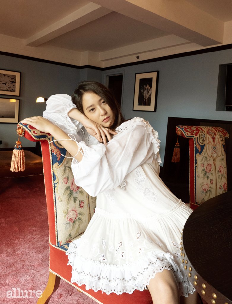 stanJungs's tweet photo. Krystal:
is aware of her lesbian fans and proud of it
said she likes Blue is the Warmest Color and a big fan of Lea Seydoux
obviously watched Call Me By Your Name, took a pic with Armie Hammer and updated us with "❤ Oliver"

Maybe she's the true gay icon we all deserve 🌈 https://t.co/4jkLswcjqX