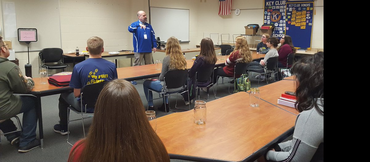 LeahLuke2010's tweet photo. @mhsgoldeneagles Today Mauston HS Principal Mr. Jim Dillin spoke with Teach to INSPIRE to Teach program students about careers in administration. Eye opening. #MHSeducatorsrising #expertsinourownhouse https://t.co/pM21XuwGkA