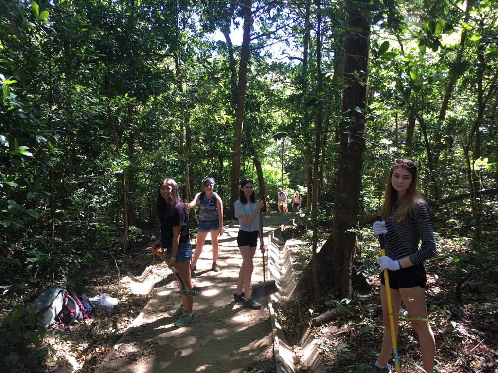 ODSSCostaRica's tweet photo. Today we volunteered at the Ricon de la Vieja National Park. https://t.co/Ir4NZdJC71