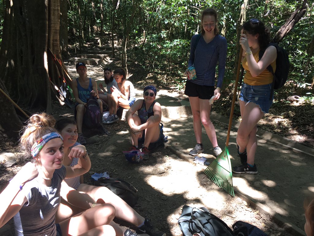 ODSSCostaRica's tweet photo. Today we volunteered at the Ricon de la Vieja National Park. https://t.co/Ir4NZdJC71