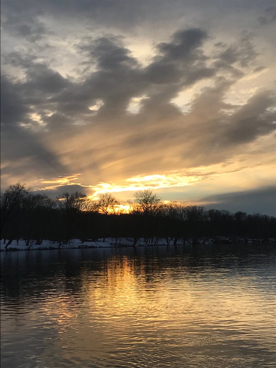 SouthernSkyOD's tweet photo. These are the pictures you post when you go 0-6 on #muskies. Lost one giant boat side. Guess I need to practice sharpening hooks better. #fishanotherday #fishing #musky #muskie https://t.co/Pn9rx2ge0b