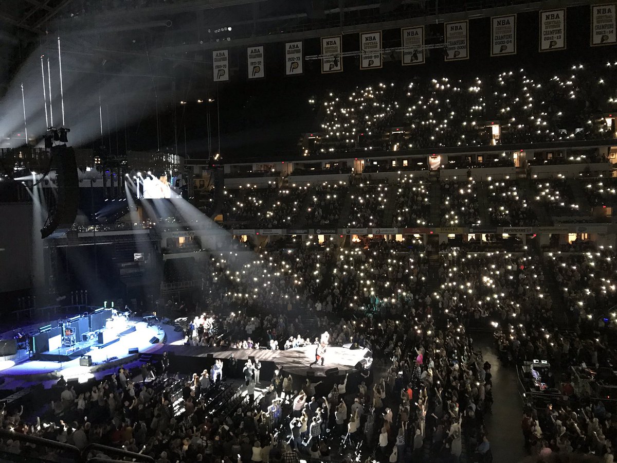 DawnIUGirl's tweet image. #BSIndianapolis Getting the night started with the amazing @LaurenAlainaNow