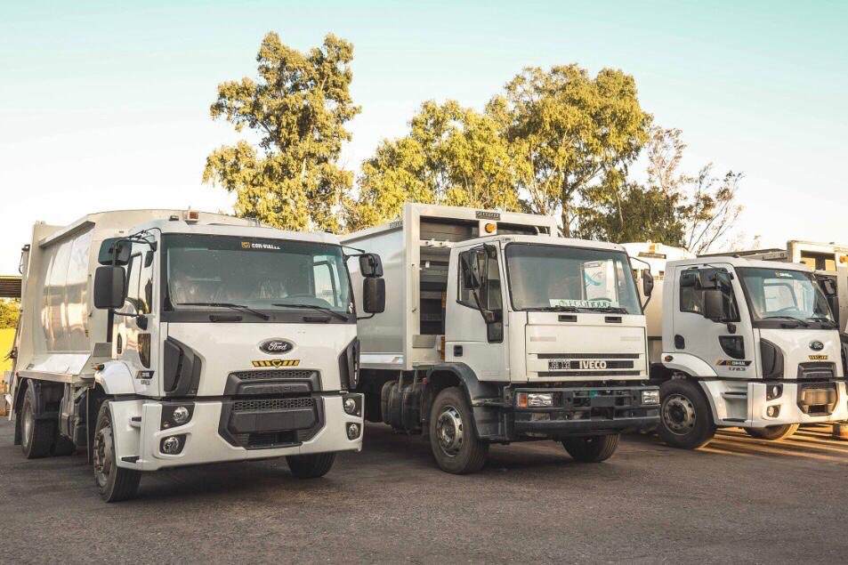 heberlar's tweet photo. MÁS Y MEJORES SERVICIOS 🚛🚚

Por gestiones del intendente @ParedesUrquiza ante el Ministerio del Interior de La Nación @MinInteriorAR , @municipalidadlr recibió en la jornada de este jueves, tres nuevas unidades de recolección de residuos. https://t.co/50Zxrzt0jf