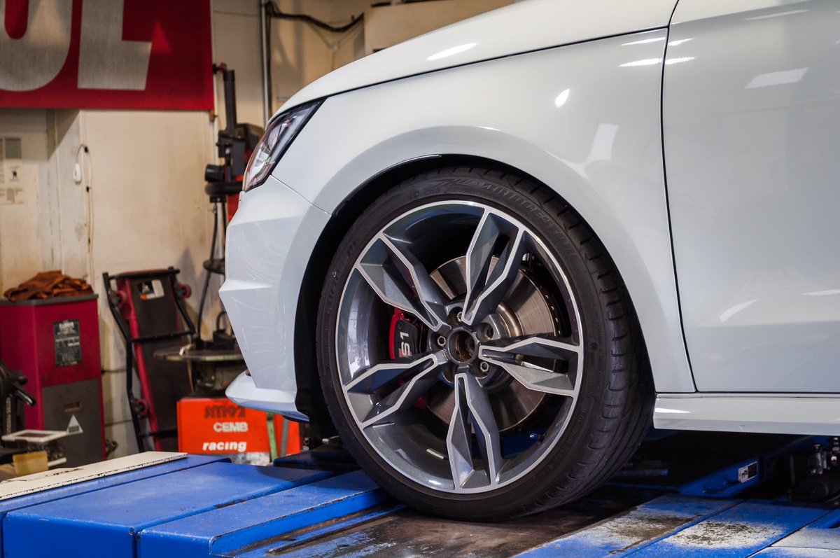 わさびのまぐぐ Endless ベイファールさんで車庫調組んでいただきました ੭ W ੭ Kw Version3 ひとまず500キロ慣らしたら車高調整と減衰調整します 楽しみぃー 新品車高調の醍醐味は慣らしだ慣らしwww Audi アウディ Audis1 アウディs1