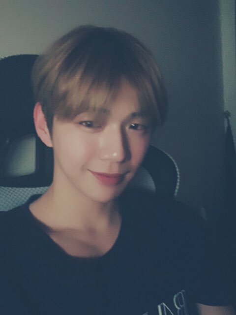Danikhong's tweet photo. RT 추첨 1명

물품                            사유 : 강다니엘 https://t.co/wAQLbMxt2y