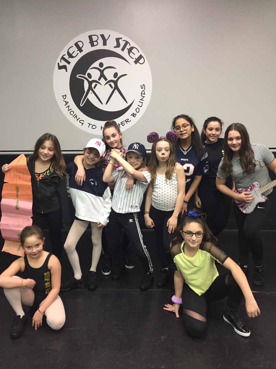 SBS_DanceStudio's tweet photo. Lots of athletes and singers in Tuesday Hip Hop! ππ€π #sbsfamily #celebrityweek #sbsfunfebruary https://t.co/oNBCLDc8I1