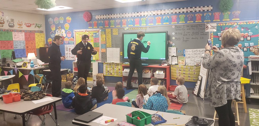 ffa_lincoln's tweet photo. The officer team had a blast visiting @TCBOE_LES this Wednesday! #FFAweek2019 @agteacher002 @kknight @The_Real_Hop @akeith4ua @lincolnhs https://t.co/N22hLO8kgV