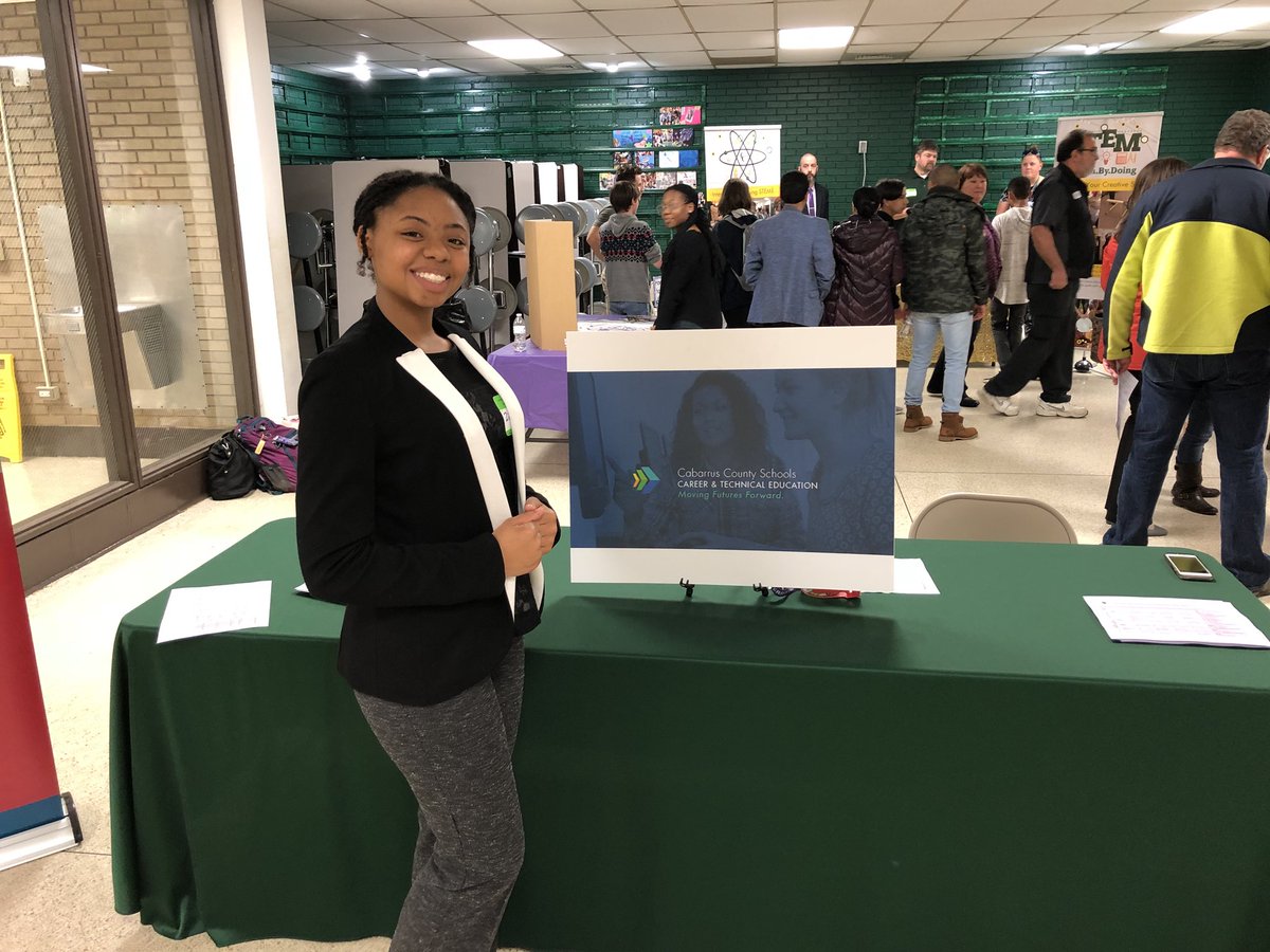 CCHS_CTE's tweet photo. NTHS and FBLA President Zipporah Sowell served as ministress of our CTE Showcase at Curriculum Night by explaining CTE and career pathway map before new students start their CTE tour #studentled #experientiallearning #CTEExplosionWeek https://t.co/Cki8o8Aebg