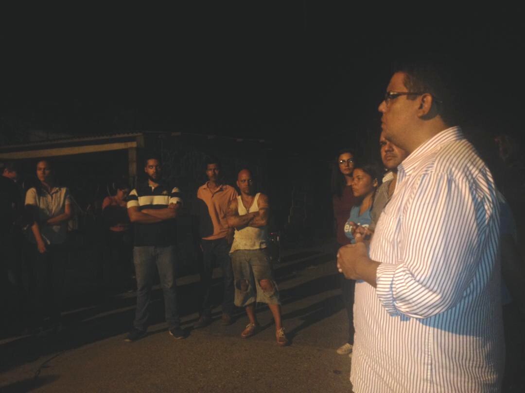 Josejcova's tweet photo. #21Feb | Vecinos de la parroquia San Vicente están convencidos de que no hay vuelta atrás, que ya la dictadura caducó y pronto saldremos a celebrar por la libertad de Venezuela. https://t.co/XQwXPZkfP0