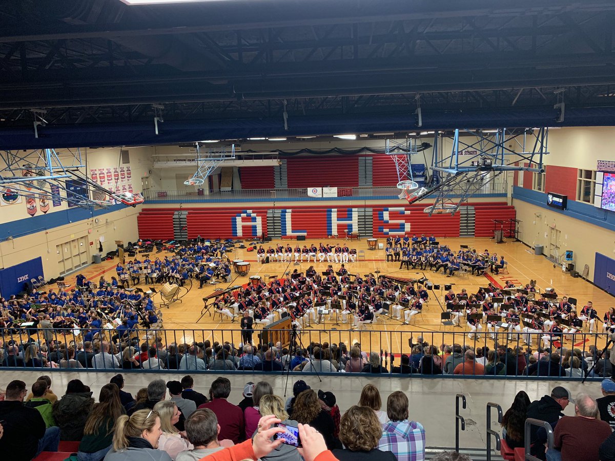 VickieMurillo's tweet photo. Parade of Bands at ALHS! Amazing performance by our students from Kirn MS and ALHS @CBCommSchools @alhsbands @Kirn_MS #CBProud #LetTheMusicPlay #OutstandingNight https://t.co/cOVtXkMlGb