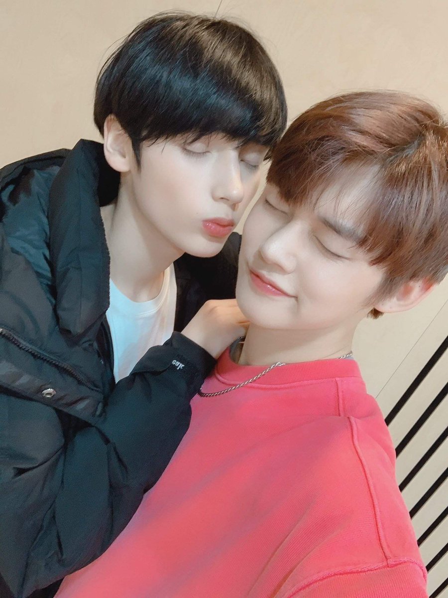 TXT OFFICIAL on Twitter: ""Hello it is #YeonJun ! I came late right T T i  took photos finally with our cute maknae #HueningKai isn't cute? Hehehe ill  go here more often❤ @