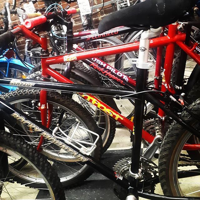 Over 50 excellent quality #refurbished #usedbicycles at department store prices! Get 'em while they're hot and beat the spring rush-- winter sun is begging for bike rides!
.
.
.
.
.
.
#downtubesofdistinction #vintagemtb #vintagebicycle #26aintdead #coope… ift.tt/2EdjviX