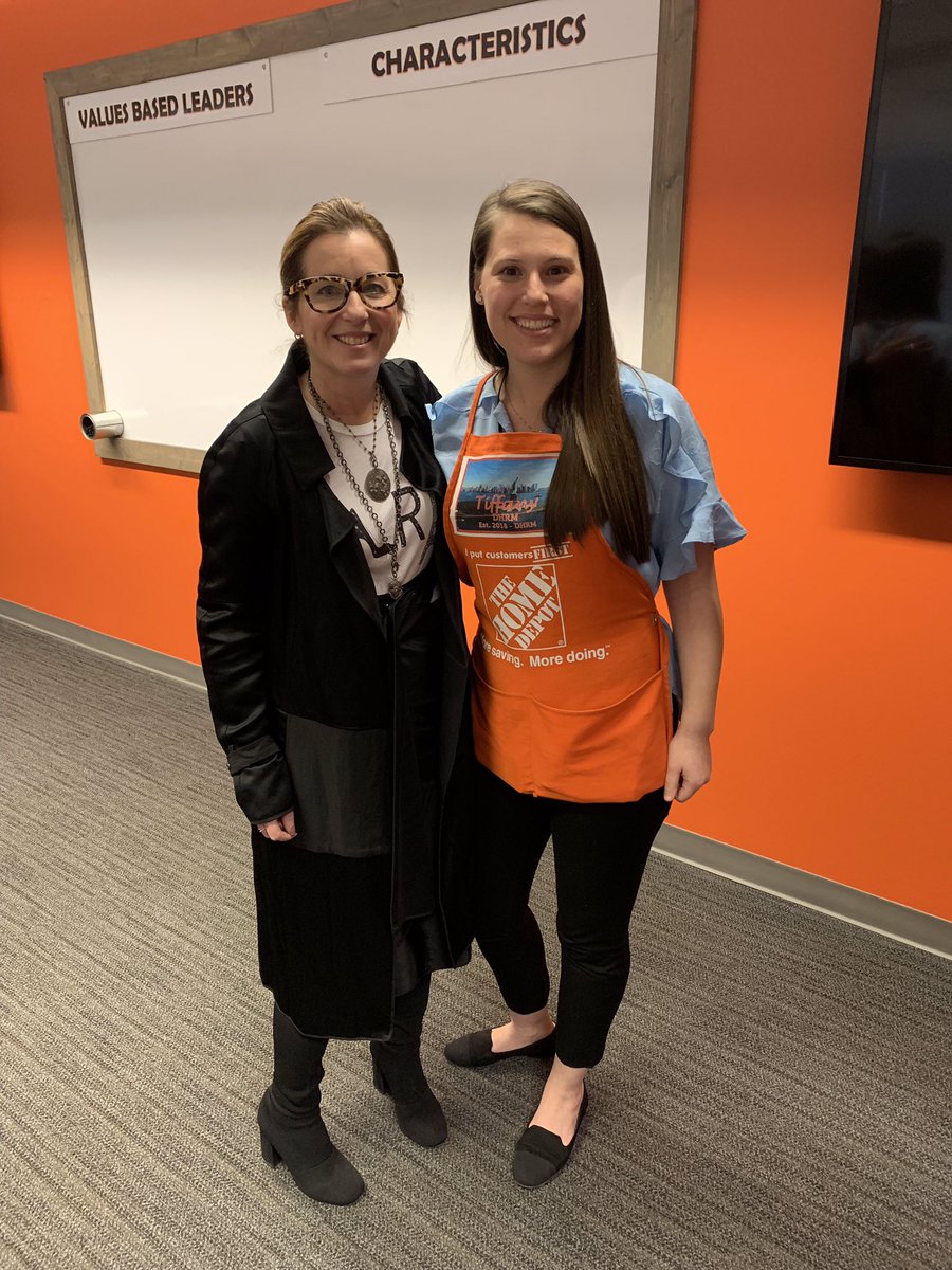 TDonnelly921's tweet image. 🌟🎀🌟Thank you @sherryyaskin for a wonderful and informative lunch! 🙌 #HRFUNdamentals #eatthebread🍔 📸 #NYMetro @JahnJoyce @KHall_HDU