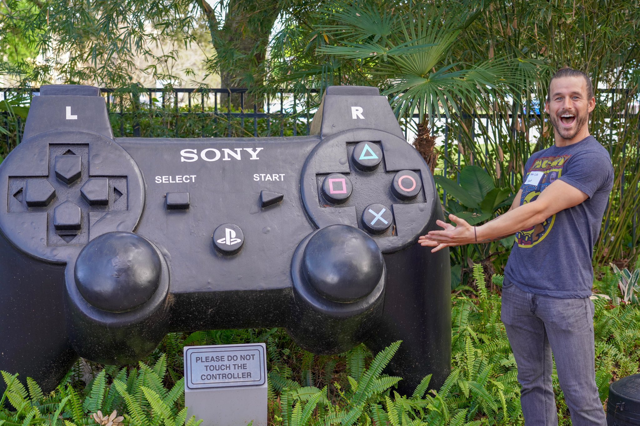 Dz-YD9cXQAENWK-?format=jpg&name=large