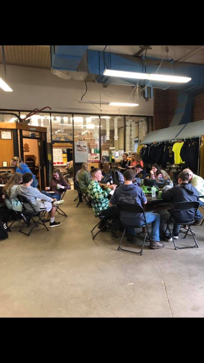 mhhscte's tweet photo. Mountain Heritage FFA celebrates FFA week. #FFA #FFAWeek #ffaweek2019 @heritagecougars @ https://t.co/gX7jjBwVXO