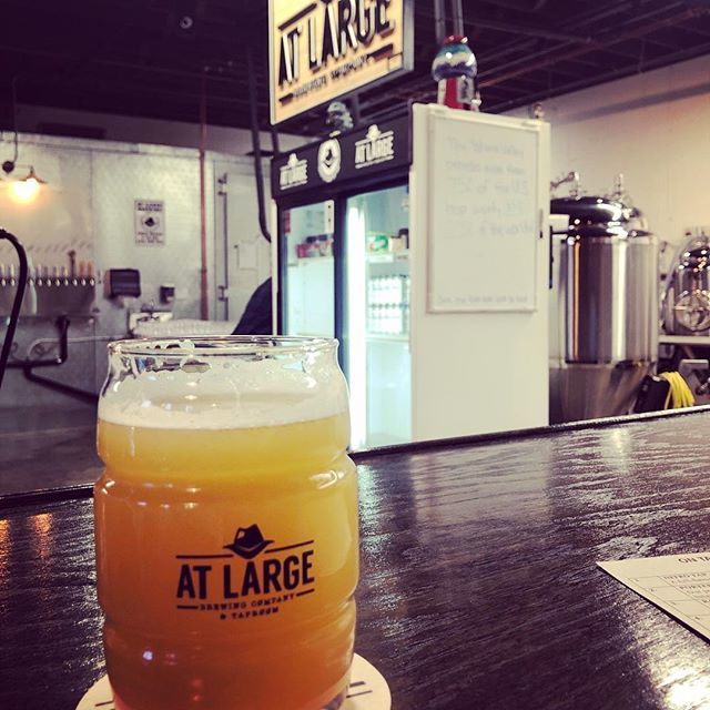 Trying the new Status Symbol Land NEIPA from @atlargebrewing , yet another awesome IPA in their lineup of insanely delicious beer. #greatamericanbeer #everettbeer #washingtonbeer