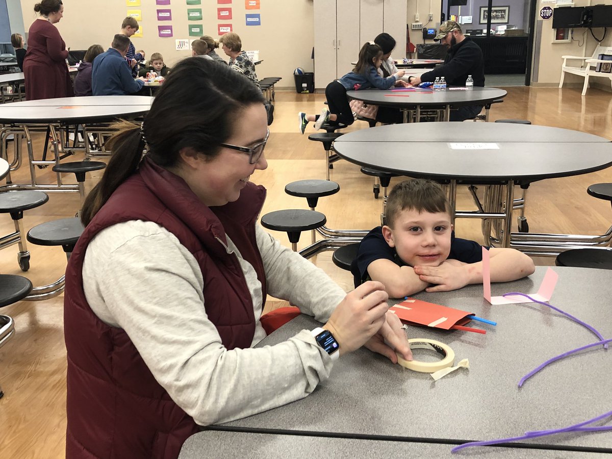 ShannonCauble's tweet photo. Mayflower Mill Kindergarteners and families completed a STEM Challenge at family night! They designed a carrier for Sweet Tarts to travel on a zip line! #TSCSchools #TSCstem @14cfraley https://t.co/WTz6RQ6zk3