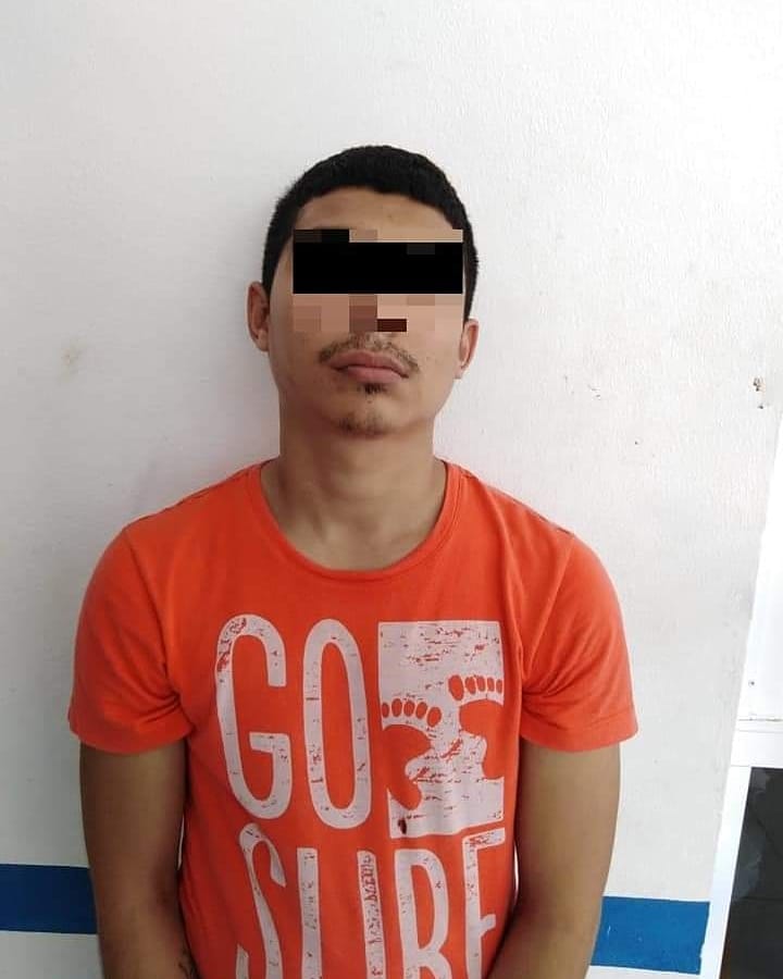 SPyTSolidaridad's tweet photo. Elementos de la Dirección General de #SPTMS ubicaron y arrestaron a tres sujetos acusados de subir a la fuerza a un sujeto en un vehículo y agredirlo físicamente para luego abandonarlo en la vía pública.

#AyuntamientoDeSolidaridad
#SeguridadPúblicaMunicipal https://t.co/7CI4wKupkh