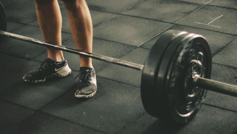 _IsoGym_'s tweet photo. #IsoTips | Si te has establecido un programa de entrenamiento, no faltes a las sesiones por quedarte viendo la tele o por salir con los amigos; la disciplina es fundamental para el logro de los objetivos. #ISOGYM #Gym #Musculos #Fitness #Motivacion #FitnessAddict #BodyBuilding https://t.co/0H2DStzaC1