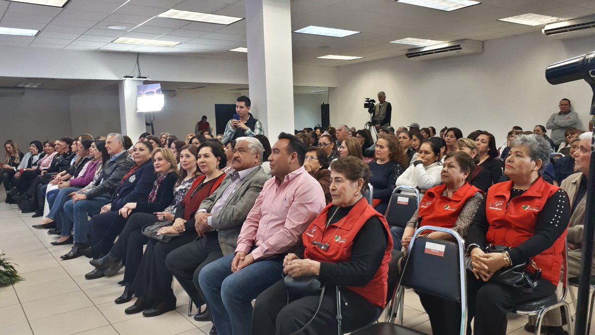 IreneHdzMorelos's tweet photo. Felicidades amiga Diputada @DianaGlzSoto por el gran trabajo a favor de Coahuila, tu compromiso con los coahuilenses es garantía #1erInformeDG #DiputadaPRI @PRI_Nacional @PRICoahuila @PRIMx_Coah @PRIMxSaltillo https://t.co/i9dxb4ezL9