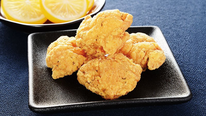 人気の鶏からに「塩レモン」味が新発売♪塩とレモンの相性がばっちりのさっぱりとした鶏からです(^^) #ローソン #鶏から lawson.eng.mg/74929