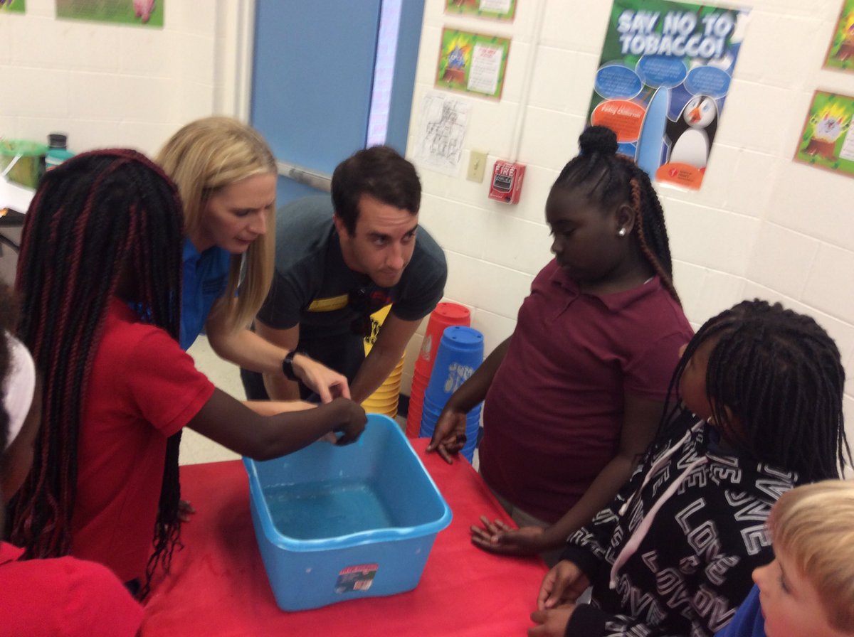 sdedragons's tweet image. Embry Riddle College of Engineering came to do STEM experiments. 4th graders tried to build the most supportive clay boat. The record was 23 metal nuts before it sank! Thank you to ERAU and all of the volunteers!!! #ERAU #volunteersrock #SinkOrFloat #Density #VCSscientists
