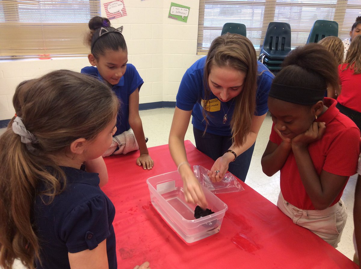 sdedragons's tweet image. Embry Riddle College of Engineering came to do STEM experiments. 4th graders tried to build the most supportive clay boat. The record was 23 metal nuts before it sank! Thank you to ERAU and all of the volunteers!!! #ERAU #volunteersrock #SinkOrFloat #Density #VCSscientists